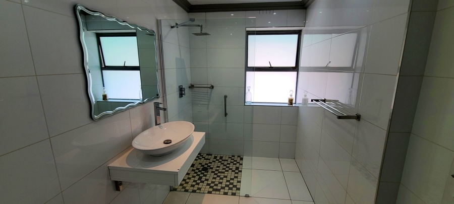 3 Bedroom Property for Sale in Cravenby Western Cape